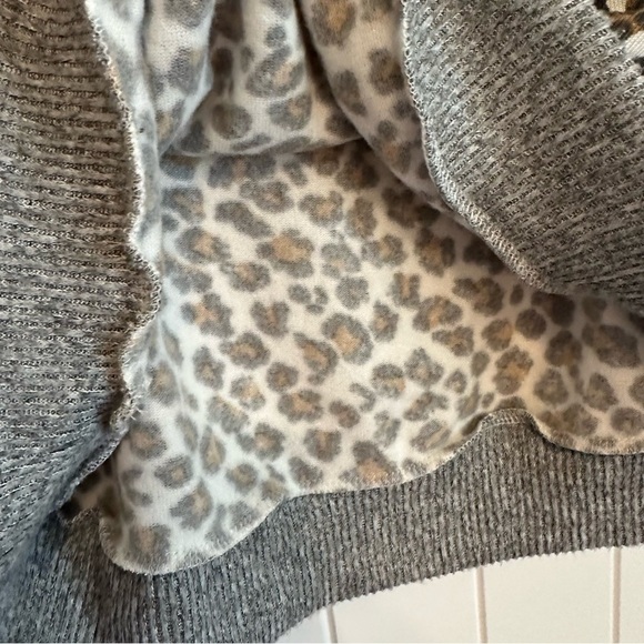 COZY soft and supple animal print sweatshirt, beautiful condition size XL - Picture 6 of 11